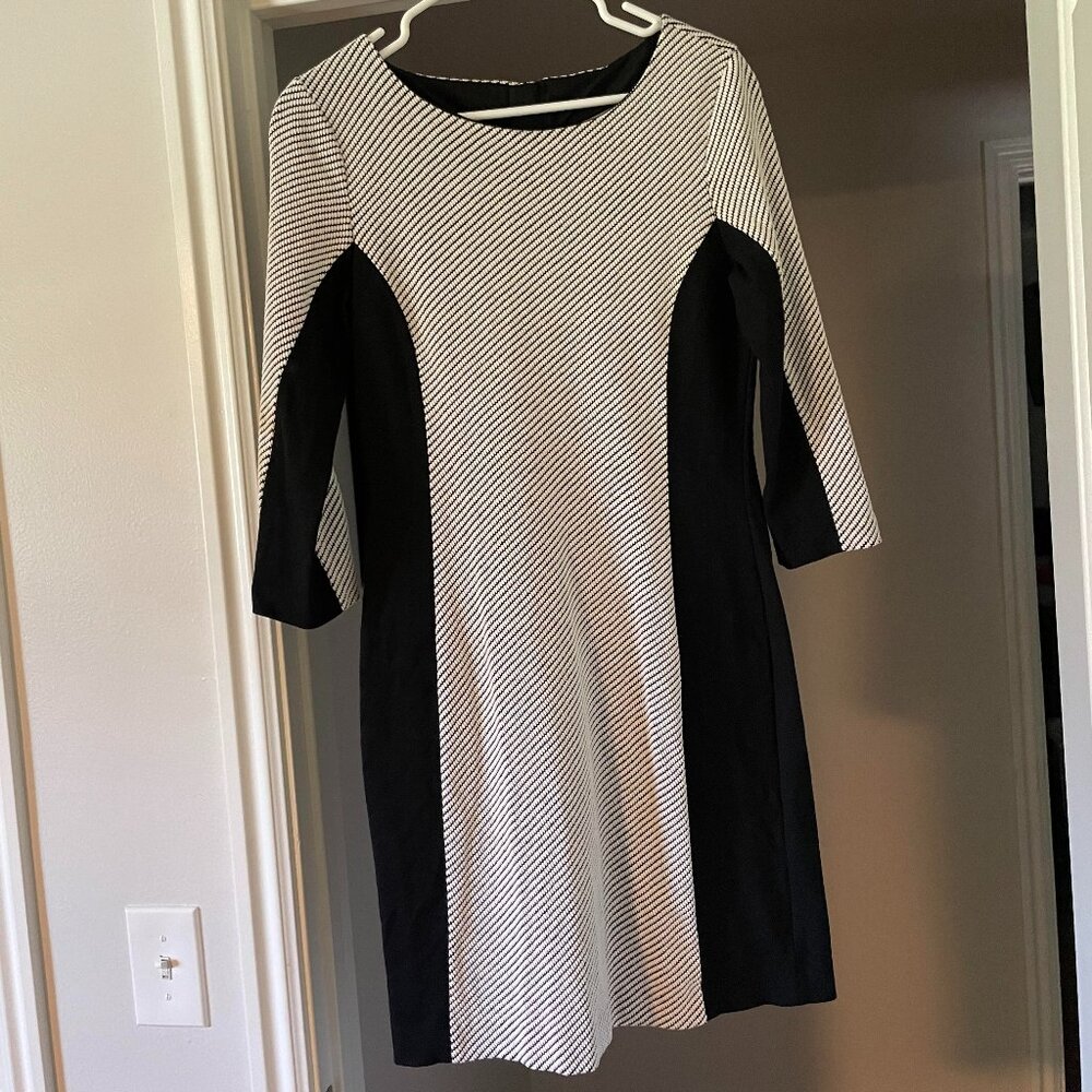 Black & White Banana Republic Knee length long sleeve dress - size 10